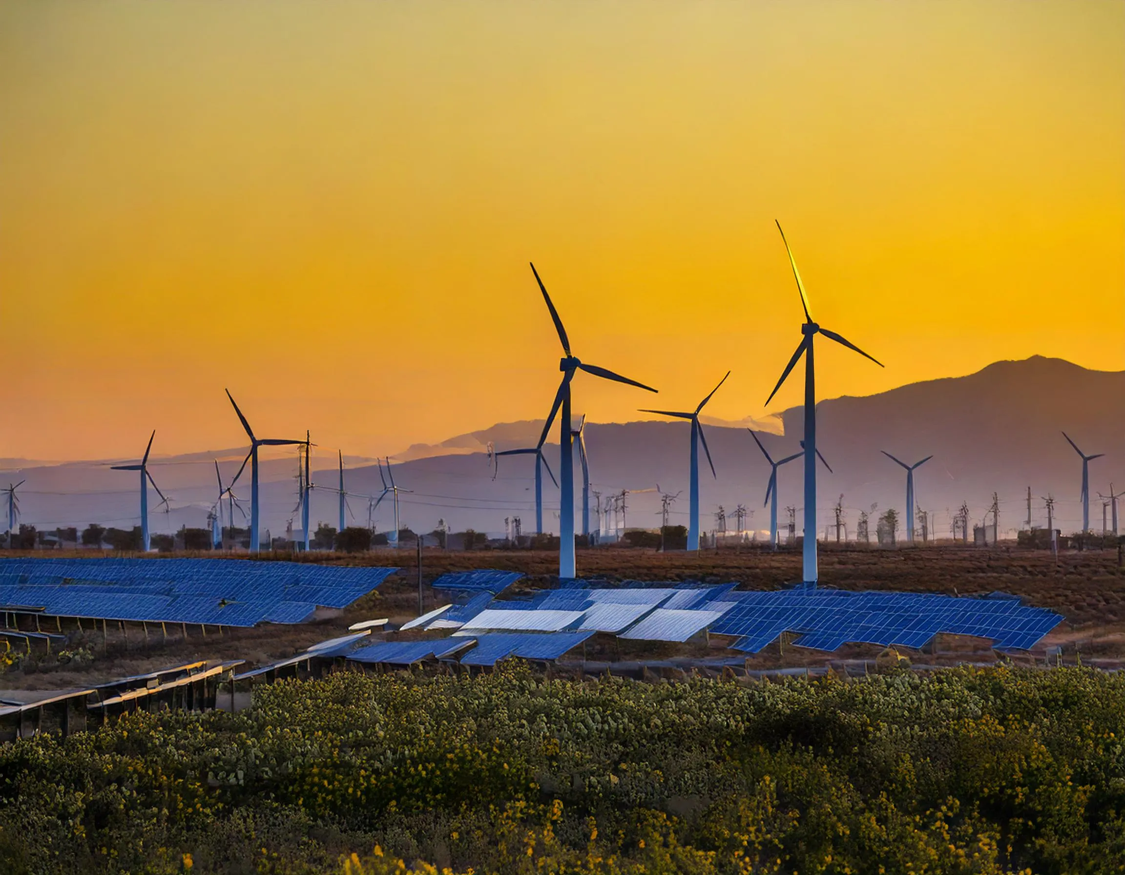 Uso de drones en energías renovables en México para monitorear parques solares.